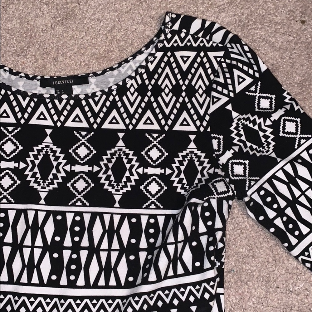 Forever 21 black and white tribal crop top